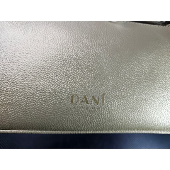 Dani by Danielle Nicole Star Wars the Mandalorian Baby Yoda (Grogu) Crossbody - Picture 3 of 5